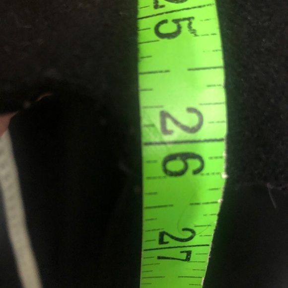 Womens Long Black Coat. Size Large/Extra Large - Picture 6 of 8